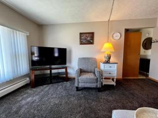 Sun-Filled Upper Gem - Near LECOM & Elmira College - 2