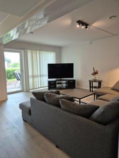 3 bedroom apartment with terrace and free parking - 2