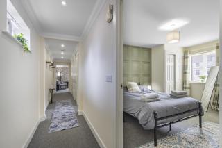 Stylish 2-Bed Coach House Near Cotswold Lakes - 0