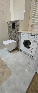 A spacious duplex apartment with three bedrooms, a living room with an Xbox, two bathrooms, air conditioning, and a parking space - 5