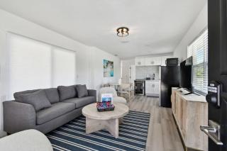 Stylish Treasure Island Getaway - Unit 8 - 0