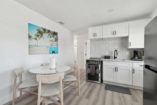 Stylish Treasure Island Getaway - Unit 8 - 5