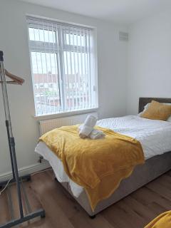 CosyHome in West Midlands Sleeps 9 Driveway Free Parking Garden PrimeLocation - 7