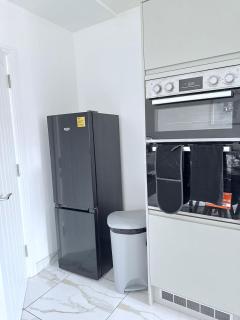 CosyHome in West Midlands Sleeps 9 Driveway Free Parking Garden PrimeLocation - 2