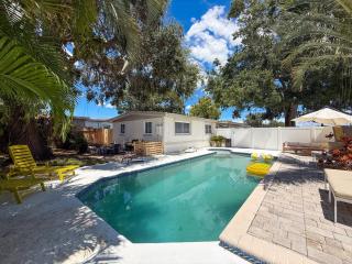 Modern 3 Bedroom Retreat with Pool & Fire Pit - 9