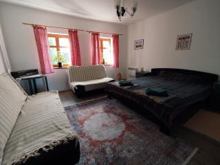 Gaia's Garden - Traditional Slow Living Farmhouse - 9