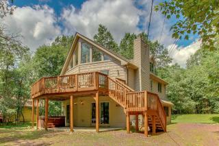 5BR Chalet - Hot Tub Game Room & Lake Access - 0