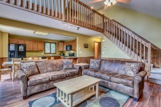 5BR Chalet - Hot Tub Game Room & Lake Access - 9
