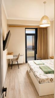 Private Room with Botanical Garden-Mountain Views - 1