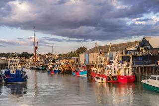 Salt Yard 2 - Stylish Whitstable Cottage - Free Parking - Beach - Harbour - 1