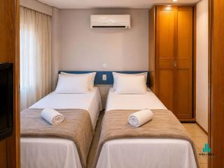 Iate Plaza by Holiday Stays - 2