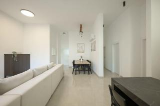 3BDR apt with a huge garden BY MadrigalRentals - 3