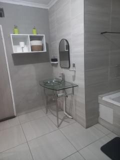 Croydon De Vue OR Tambo Self Catering Cottage - 5