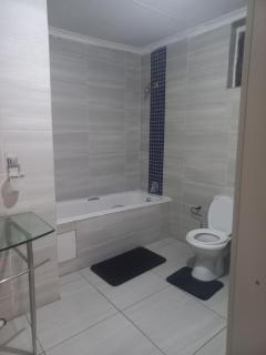 Croydon De Vue OR Tambo Self Catering Cottage - 4