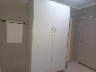 Croydon De Vue OR Tambo Self Catering Cottage - 2