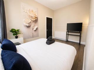 3-Bed Home Sleeps 6 Free Parking Work Stays - 3