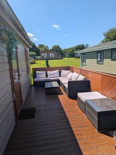 42 pine lodge & sea views - 9
