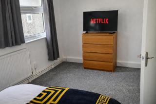 Onyx Place Spacious 3BR Home l Fast London Commute l Parking - 5