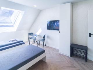 ALFA Stuttgart Doppelzimmer Teeküche Porsche Bosch l Gemeinschaftsbad WIFI SmartTV l Double room with kitchenette and shared bathroom - 0