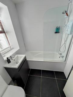 Family Seaside Apt with Bunk Room- Dunluce Green 2 - 1
