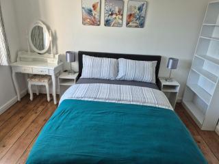 3 cosy beds in 3 spacious rooms with free parking - 7