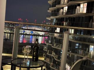 High Floor Modern 1BR Stunning Views Balcony Portable AC Free Parking - Londres - 7