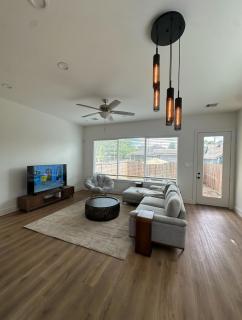 Spacious Heights Home-King Suite-Sleeps 6 - 0