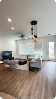 Spacious Heights Home-King Suite-Sleeps 6 - 6