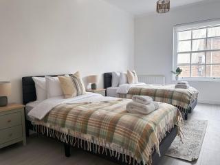 Luxury Waterfront 2 Bedroom House - 2