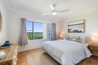 Absolute Beachfront Apartment 2B - 7