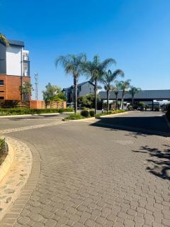 Stylish 1BR at The Blyde Crystal Lagoon Resort - 9