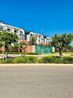 Stylish 1BR at The Blyde Crystal Lagoon Resort - 8