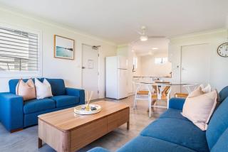 Absolute Beachfront Apartment 3B - 4