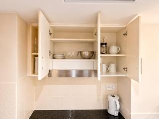 Queen Street CBD Stay with Balcony and Amenities C48 - 9