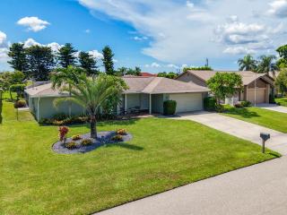 Relax & Enjoy life in Cape Coral - 2
