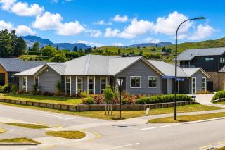 Spacious Family Mountain View Retreat, 4 Bedroom - 8