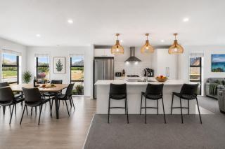 Spacious Family Mountain View Retreat, 4 Bedroom - 0