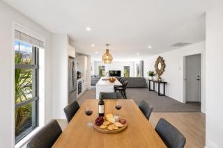Spacious Family Mountain View Retreat, 4 Bedroom - 8