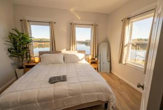 Spacious Swan Lake Group Getaway Sleeps 18 Fireplace Fire Pit Lake Views - 9