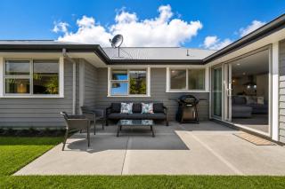 Spacious Modern Retreat, Near Shops & Cafes - 6