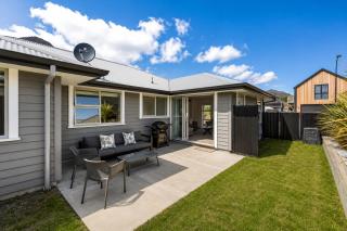 Spacious Modern Retreat, Near Shops & Cafes - 5