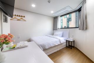 Hotel Bliss - 5