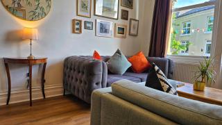 Elegant 2-Bed Apartment in the Heart of Salisbury - 6