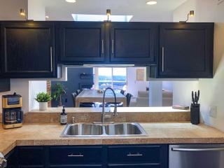 City View Perch Walkable Apt - 2