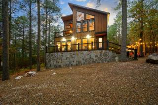 Pine Hill Lodge - Hot Tub, Fire Pit, Sleeps 14 - 0