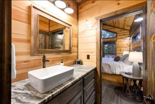 Pine Hill Lodge - Hot Tub, Fire Pit, Sleeps 14 - 1