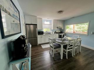 Dockside Dreamz- Lakefront duplex with dock and beach - sleeps 12 - 8