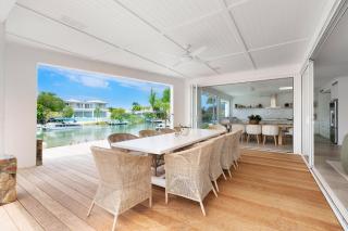 Lucy - Noosa - Noosaville - 6