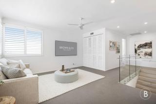 Lucy - Noosa - Noosaville - 3