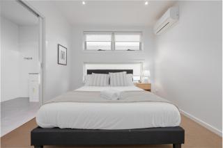 The Yarraville Retreat - Parking, Wifi & Balcony - 4